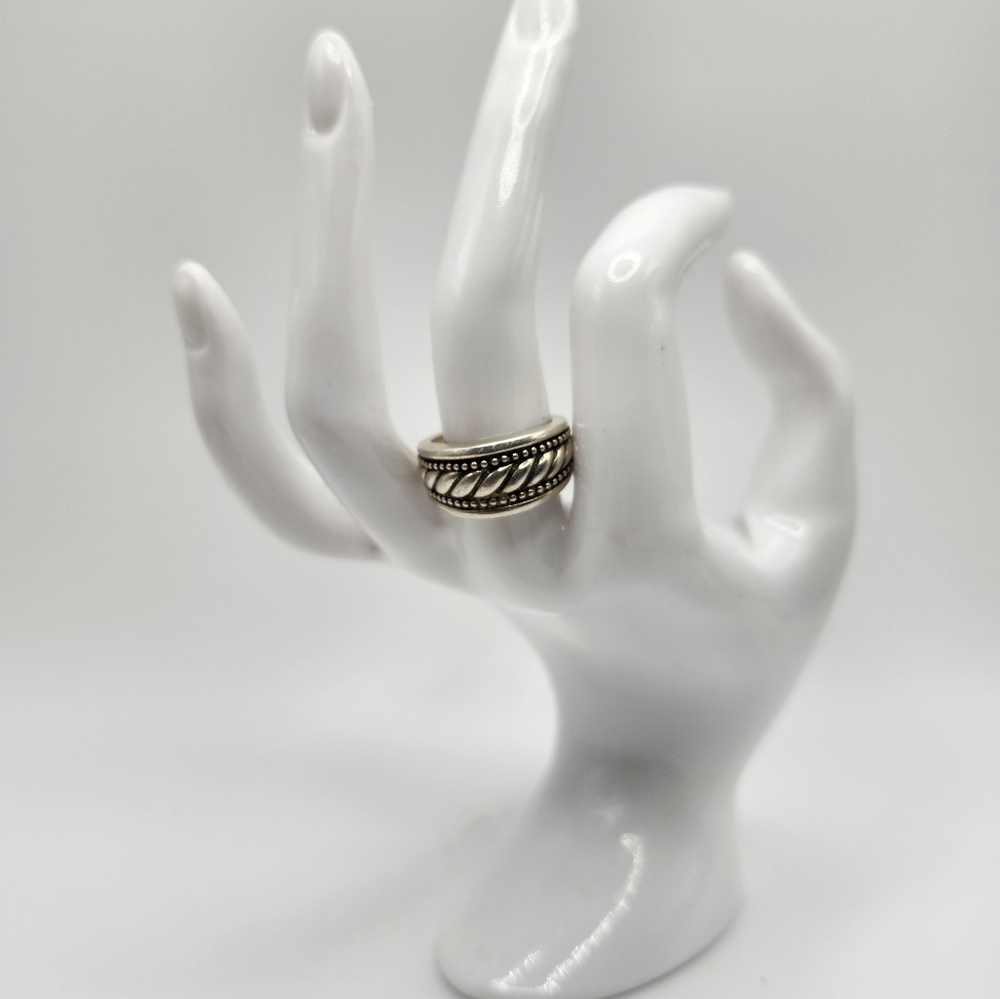 Sterling silver 925 Braid Look ring.  Size 6 3/4.  Very attractive & Great cond.